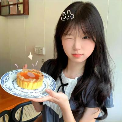 九顶假发的女孩